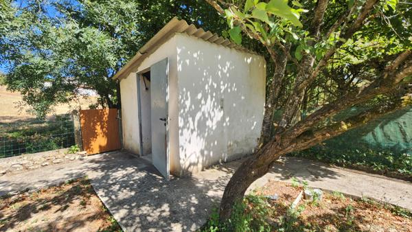 Plain -pied , 2 chambres + bureau, sous sol complet, Jardin sans vis à vis à Fontenay Le Comte