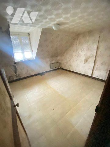 COULOGNE MAISON DE VILLE 2 CHAMBRES COUR