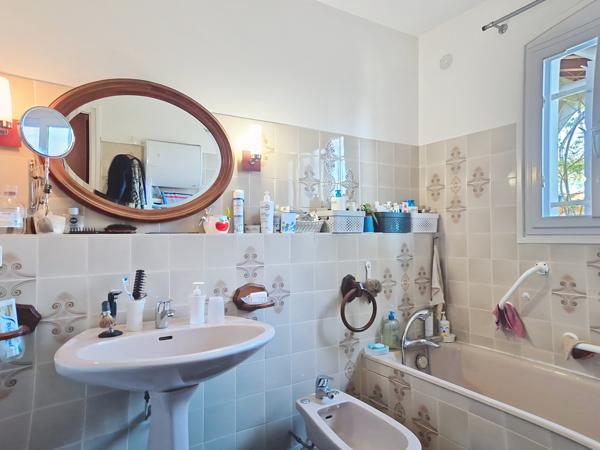 Seignosse (40510) Maison Traditionnelle T7 de 170 m² – Terrain de 1700 m² au Calme, Piscinable et constructible