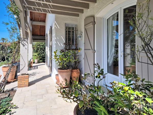 Seignosse (40510) Maison Traditionnelle T7 de 170 m² – Terrain de 1700 m² au Calme, Piscinable et constructible