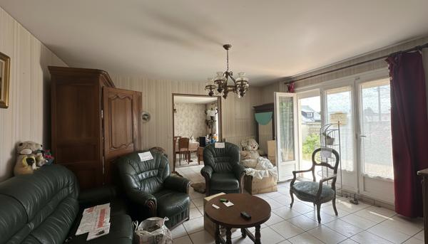 Maison familiale à réhabiliter à Bagneux ,Jardin et grand garage Saumur
