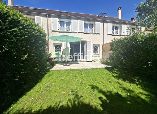 Maison
         5 pièces
        - 106 m² 574 000 € *