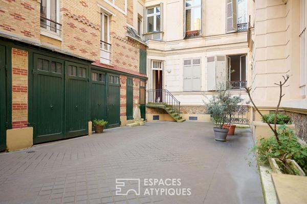 Studio en dernier étage à rafraîchir – Parc Monceau
