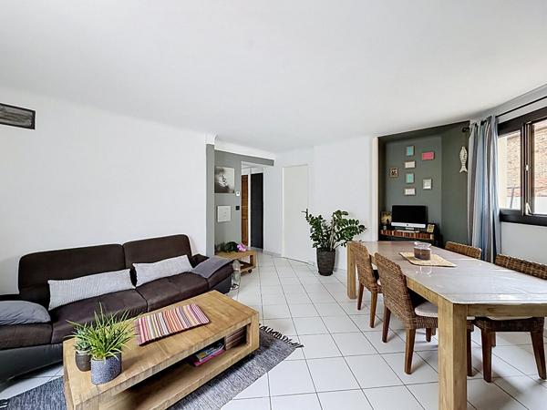 Maison de village avec garage, 5 pièces à vendre à 10 minutes de Perpignan , au calme et bien équipée
