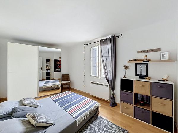 Maison de village avec garage, 5 pièces à vendre à 10 minutes de Perpignan , au calme et bien équipée