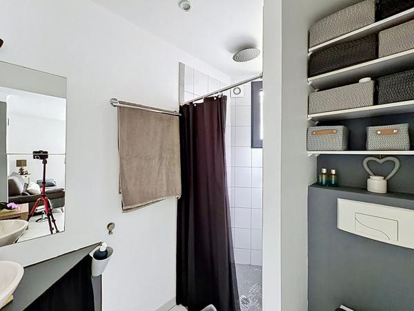 Maison de village avec garage, 5 pièces à vendre à 10 minutes de Perpignan , au calme et bien équipée