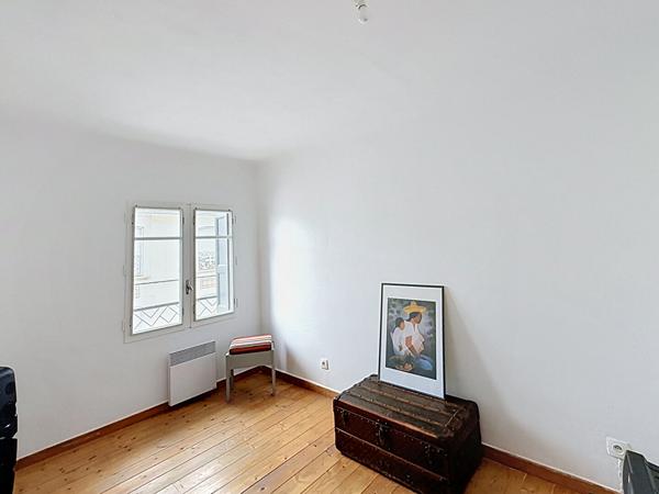 Maison de village avec garage, 5 pièces à vendre à 10 minutes de Perpignan , au calme et bien équipée