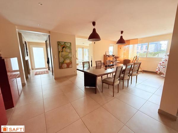 SPLENDIDE DEMEURE DE 364 M2 SUR TERRAIN DE 902 M2 A REGUINY