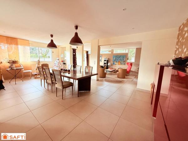 SPLENDIDE DEMEURE DE 364 M2 SUR TERRAIN DE 902 M2 A REGUINY