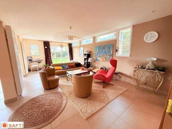 SPLENDIDE DEMEURE DE 364 M2 SUR TERRAIN DE 902 M2 A REGUINY