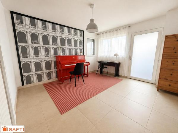 SPLENDIDE DEMEURE DE 364 M2 SUR TERRAIN DE 902 M2 A REGUINY