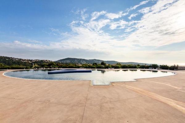 Les Issambres T2 rénové parking, vue mer, piscine