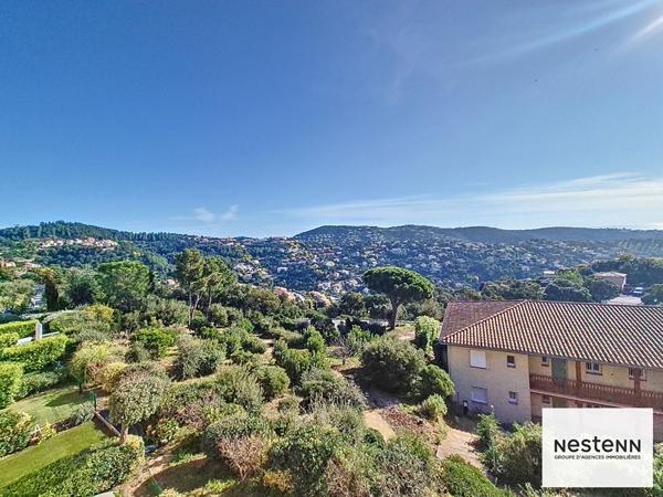 Les Issambres T2 rénové parking, vue mer, piscine
