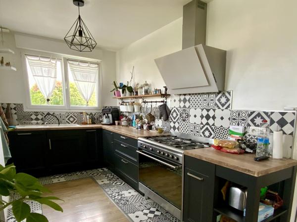 Saint-Berthevin (53940) Saint Berthevin - 5 chambres - 185 m²