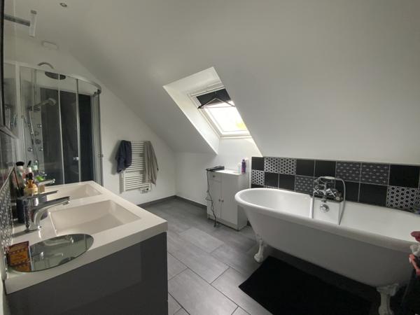 Saint-Berthevin (53940) Saint Berthevin - 5 chambres - 185 m²