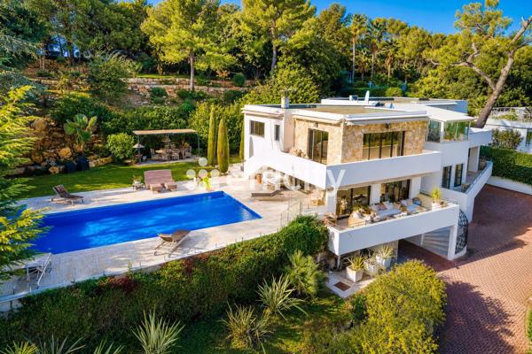 Maison
         11 pièces
        - 400 m² Bien prestige 4 200 000 € *