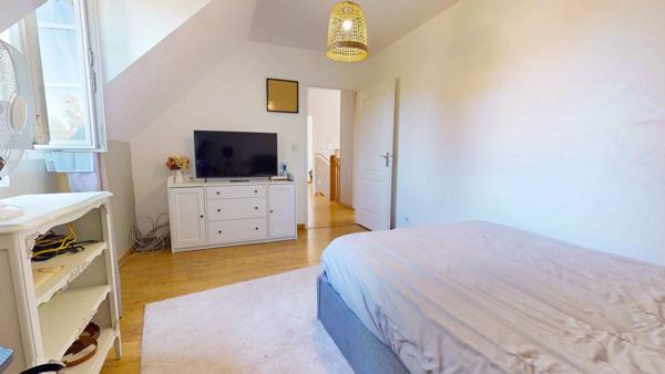 Maison familiale dans un corps de ferme T6 - Jardin et Parking - Bernes sur Oise