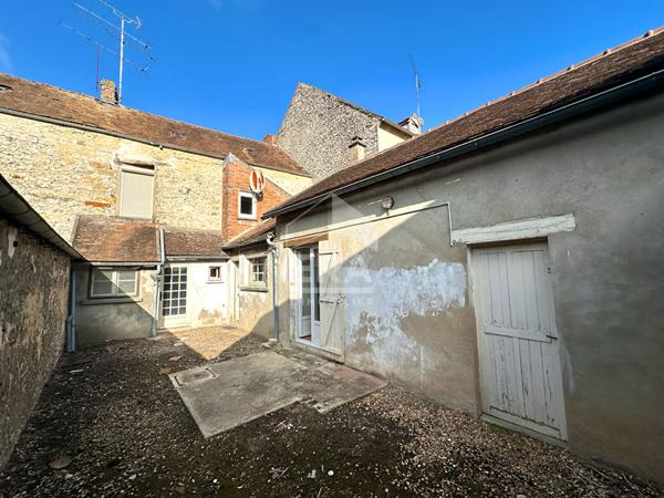 Maison Lorrez Le Bocage Preaux 3 pièce(s) garage et cour