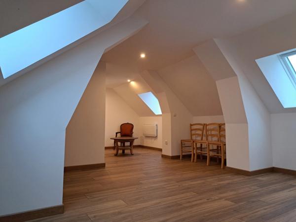 Magnifique longère nord Sarthe, piece de vie 70m2, sans aucun vis-à-vis. Aucun Travaux à prévoir.