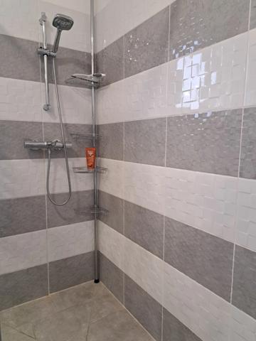 Magnifique longère nord Sarthe, piece de vie 70m2, sans aucun vis-à-vis. Aucun Travaux à prévoir.