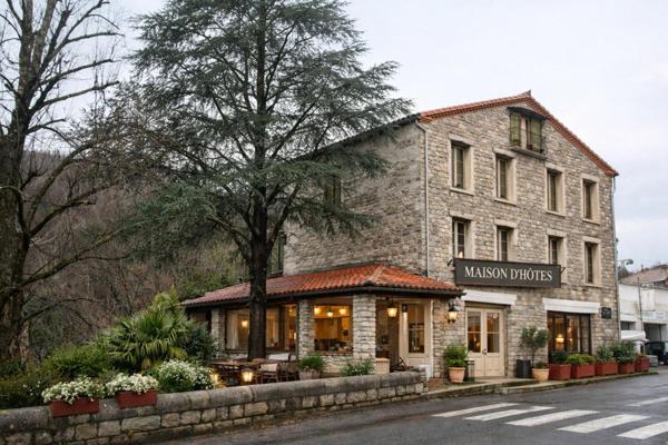 Maison de caractère - Ancien Hotel - Fort potentiel commercial à Prats De Mollo La Preste