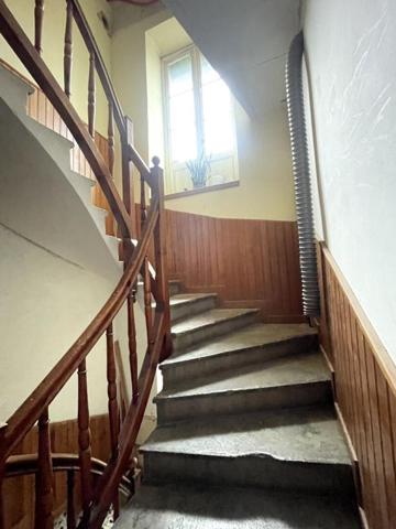 Maison de caractère - Ancien Hotel - Fort potentiel commercial à Prats De Mollo La Preste