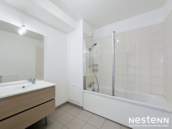 Appartement 2 chambres avec balcon à 10 min à pied du centre-ville.