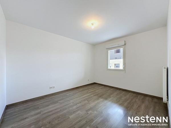 Appartement 2 chambres avec balcon à 10 min à pied du centre-ville.
