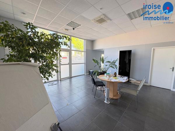 LOCAUX COMMERCIAUX