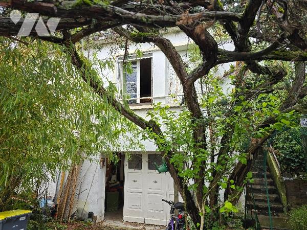 Maison élevée sur sous sol de 77 m2 habitable.