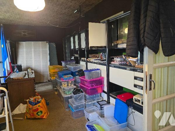 Maison élevée sur sous sol de 77 m2 habitable.