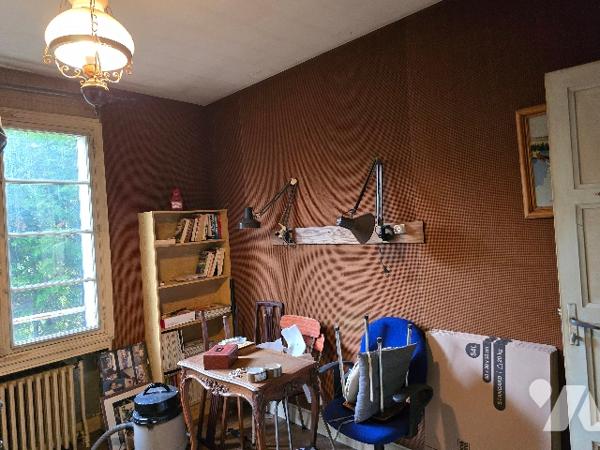 Maison élevée sur sous sol de 77 m2 habitable.