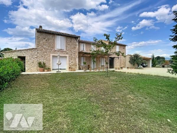 Mas dans la vallée du Lubéron rénové