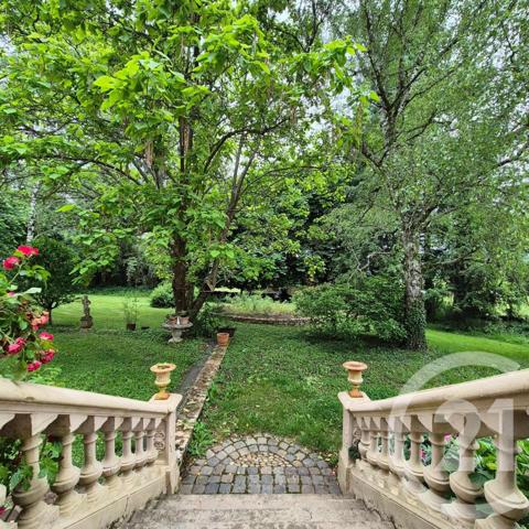 Maison à vendre  9 pièces - 270 m2 CHARLIEU - 42