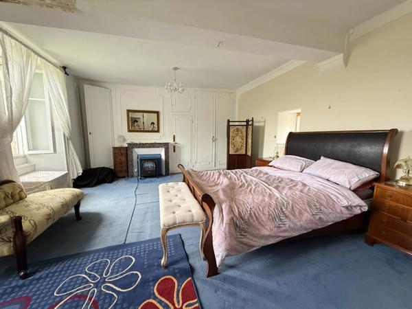 EN EXCLUSIVITE Très belle propriété de 215m² avec piscine et dépendances sur 3000 m² de terrain 177 900 €