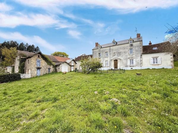 EN EXCLUSIVITE Très belle propriété de 215m² avec piscine et dépendances sur 3000 m² de terrain 177 900 €