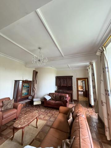 EN EXCLUSIVITE Très belle propriété de 215m² avec piscine et dépendances sur 3000 m² de terrain 177 900 €