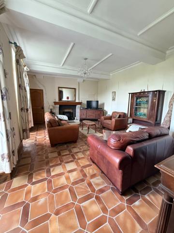 EN EXCLUSIVITE Très belle propriété de 215m² avec piscine et dépendances sur 3000 m² de terrain 177 900 €