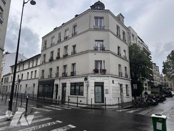PARIS 20éme- T2 LUMINEUX AVEC PARKING ET CAVE - FORT POTENTIEL.
A la recherche d''un apparteme...