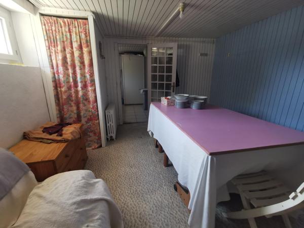 Maison familiale en pierre avec piscine et garage