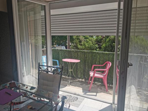 Maison familiale en pierre avec piscine et garage