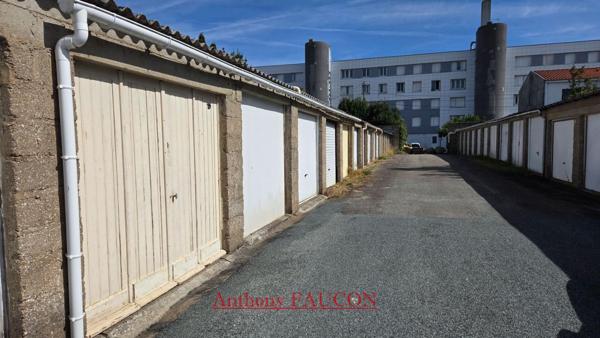 Garage La Roche Sur Yon 1 pièce(s) 17 m2