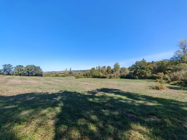 Propriété privée de caractère avec étang, prairies et hébergements sur plus de 7 hectares