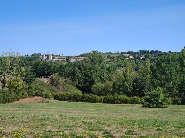 Propriété privée de caractère avec étang, prairies et hébergements sur plus de 7 hectares