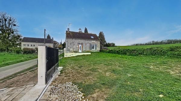Maison rénovée avec vue dégagée - Beton-Bazoches