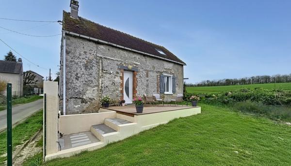 Maison rénovée avec vue dégagée - Beton-Bazoches