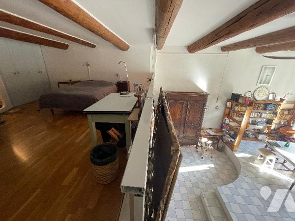 Place aux HUILES 13001, LOFT surface  110m².