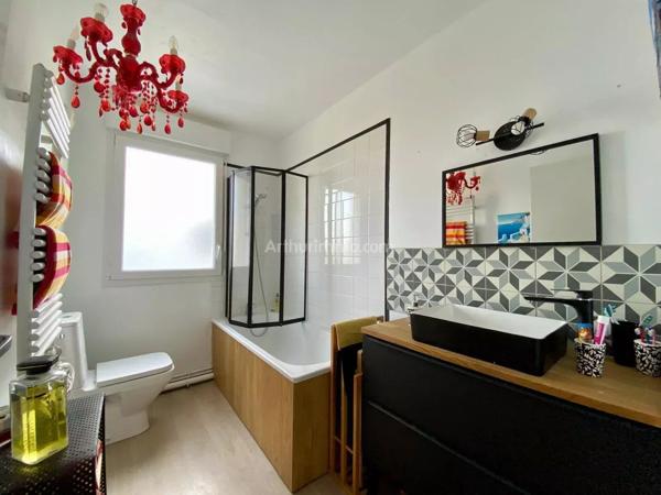 Vente                                                      Maison
                        
                     6 pièces                      112 m2                     à Vannes