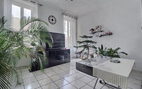 Appartement à vendre    2 pièces • 58 m2 Marseille 10