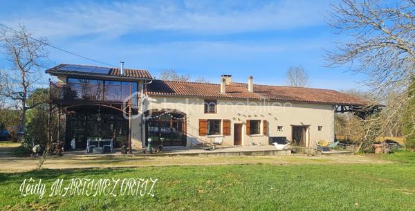 Située dans un cadre idyllique , entouré de nature et à deux minutes du centre ville, venez découvrir cette maison atypique, rénovée avec goût et conservant tout son cachet .
D'une superficie d'environ 220m², elle se compose d'une ample cuisine de 33m² menant à un grand salon - séjour lumineux de plus de 64m², hauteur sous plafond de près de 3m, sublimé par des grandes portes fenêtres offrant une vue exceptionnelle sur terrasse et jardin arboré .
La maison est composée de:

Au rez-de-chaussée:
* deux chambres lumineuses dont la chambre parentale de 23m² avec salle de bain de 16.50m²
* une cuisine avec insert 
* Buanderie de plus de 23m²
* un studio de 45m² avec de la pierre et des poutres apparentes

À l'étage:
* chambre de 24 m² avec une grande verrière donnant sur belle terrasse et vue sur piscine.
* salle d'eau 
* combles semi - aménagés, près de 170 à usage d'atelier.

Informations complémentaires:

* Menuiserie en double vitrage et bois de chaîne.
* Électricité aux normes.
* Pompe à chaleur air - eau chaude
* Toiture refaite il y a 7 ans.
* Hangar
* cuisine aménagée et équipée
* terrasse de 112m²
* carrelage en travertin de Turquie 
* parquet flottant 
* piscine  8x4 refaite en 2019
* Pompe à chaleur
* La maison profite d'une alarme et son équipement d'une valeur de 600€ que vous pourrez conserver.

Cette maison représente une belle opportunité pour les amateurs de rénovation souhaitant créer un lieu de vie à leur image, dans un secteur privilégié.

Contactez moi rapidement pour organiser une visite